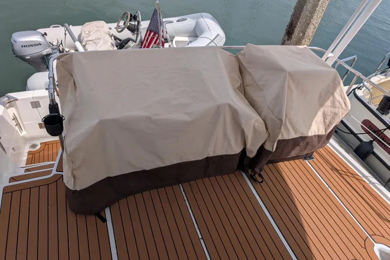 Slide: The Image of Covered equipment on a 2000 Bayliner 4088 boat deck with wooden flooring. - 7