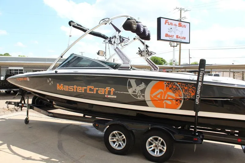 Slide: The Image of 2008 MasterCraft X45 boat on trailer at Fun-N-Sun Boat Sales dealership. - 7