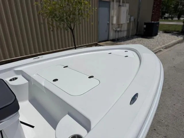 Slide: The Image of ALK 2 Powerboats 17HS - Simrad GO7 2025 - 10