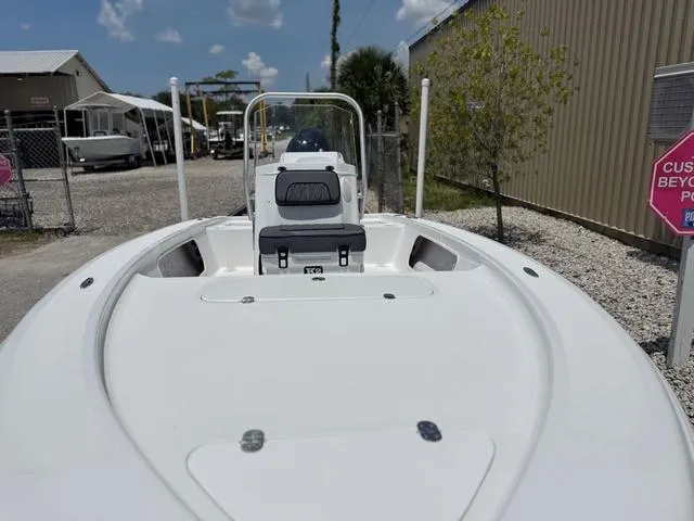 Slide: The Image of ALK 2 Powerboats 17HS - Simrad GO7 2025 - 11