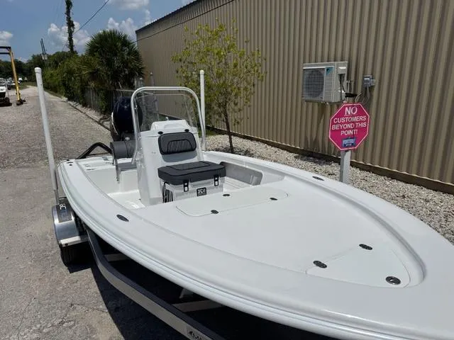 Slide: The Image of ALK 2 Powerboats 17HS - Simrad GO7 2025 - 14