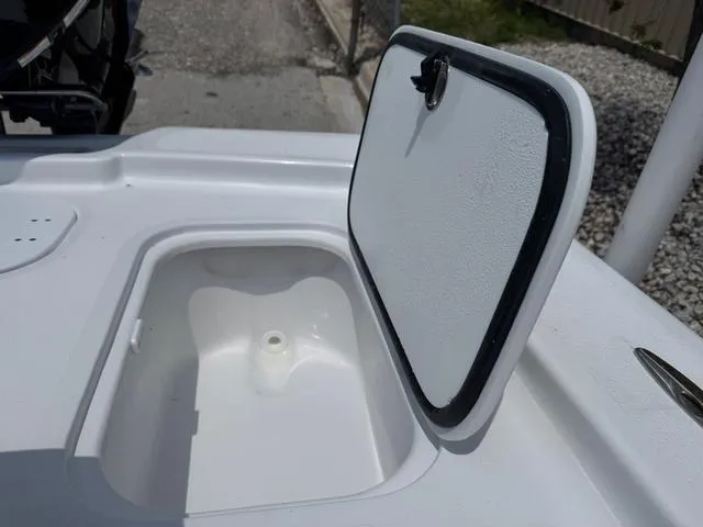 Slide: The Image of ALK 2 Powerboats 17HS - Simrad GO7 2025 - 17