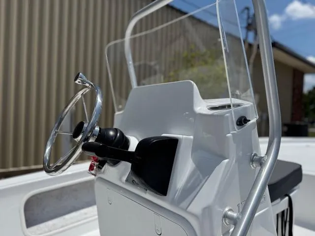 Slide: The Image of ALK 2 Powerboats 17HS - Simrad GO7 2025 - 8