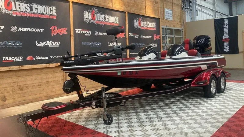 Slide: The Image of 2008 Skeeter 20 I boat on display at Anglers Choice event. - 5