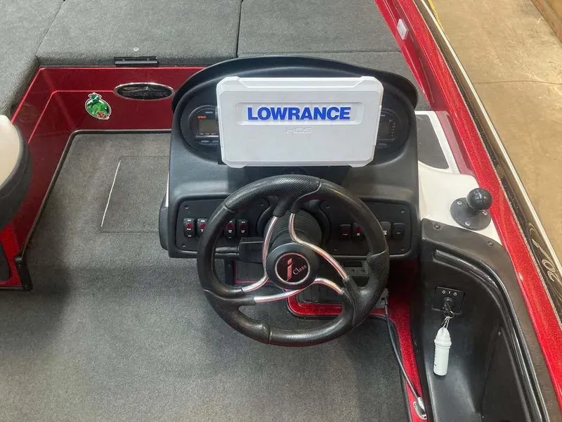 Slide: The Image of 2008 Skeeter 20 I boat dashboard with Lowrance GPS and steering wheel. - 6