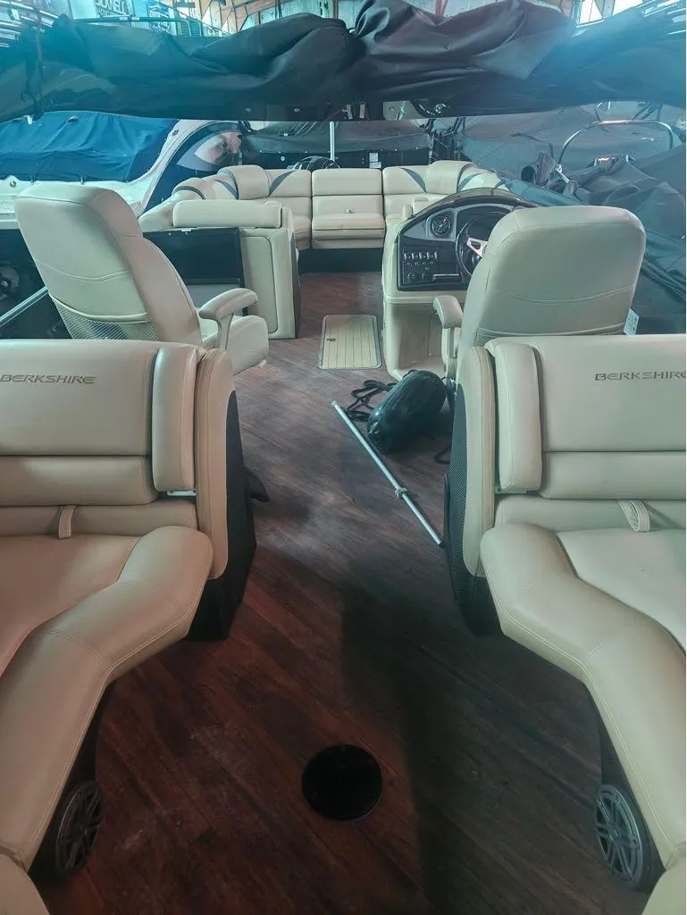 Slide: The Image of Berkshire STS Series 25RFX 3.0+ 2017 - 6