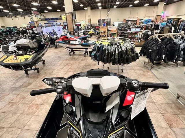 Slide: The Image of Kawasaki ULTRA 160LX-S 2025 - 10