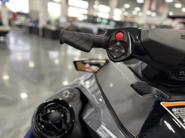 Slide: The Image of Sea-Doo GTX 170 2025 - 9