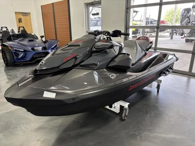 Slide: The Image of Sea-Doo GTR 2025 - 3