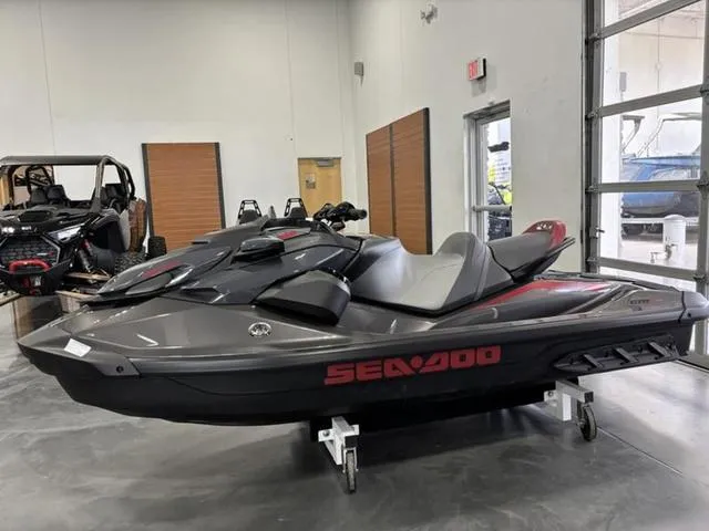 Slide: The Image of Sea-Doo GTR 2025 - 4