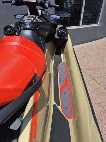 Slide: The Image of Sea-Doo RXT-X 2025 - 16