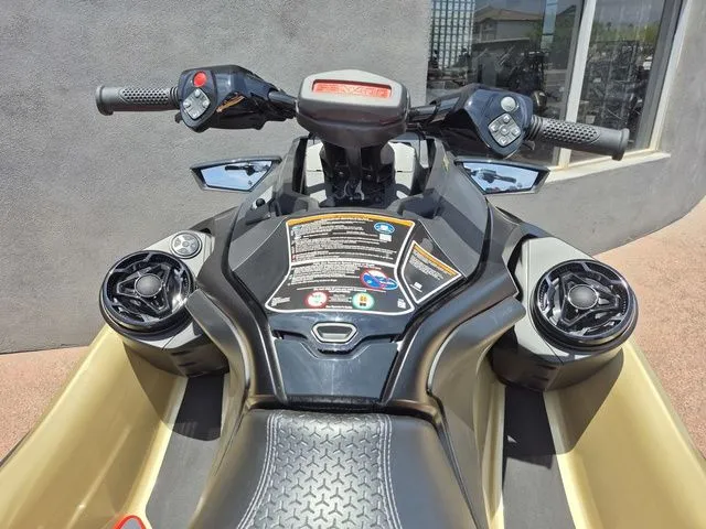 Slide: The Image of Sea-Doo RXT-X 2025 - 17