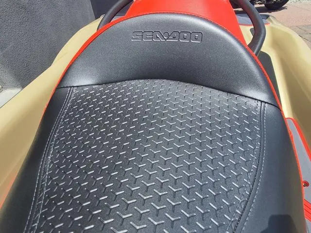 Slide: The Image of Sea-Doo RXT-X 2025 - 4