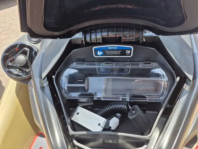 Slide: The Image of Sea-Doo RXT-X 2025 - 9