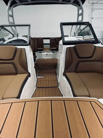 Slide: The Image of Yamaha 252SE 2025 - 3