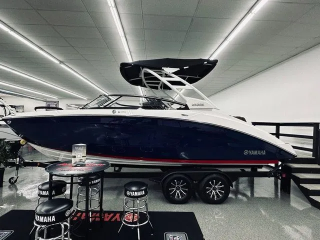 Slide: The Image of Yamaha 252SE 2025 - 4