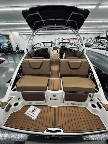 Slide: The Image of Yamaha 252SE 2025 - 5