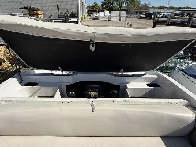 Slide: The Image of Four Winns 190 Horizon 2001 - 13