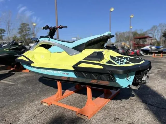 Slide: The Image of Yamaha JetBlaster PRO 3-Up 2025 - 10