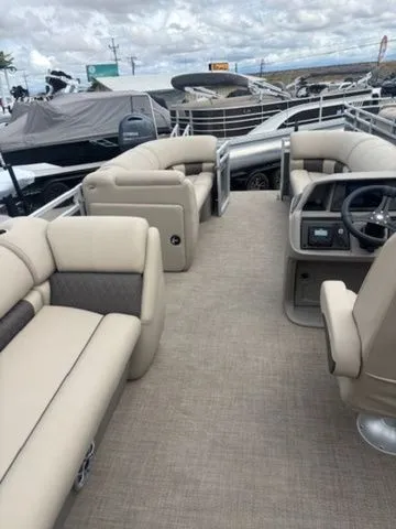 Slide: The Image of Sun Tracker Party Barge 20 DLX 2025 - 14