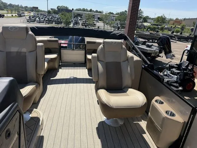 Slide: The Image of Veranda VR22RC XL 2025 - 10