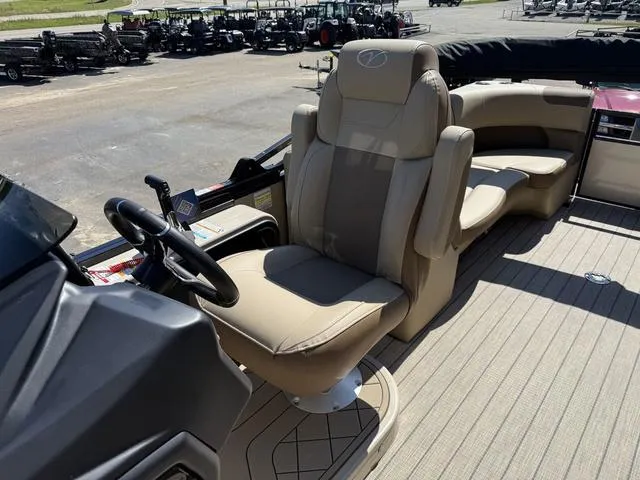 Slide: The Image of Veranda VR22RC XL 2025 - 11