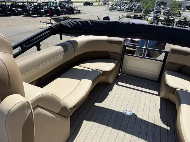 Slide: The Image of Veranda VR22RC XL 2025 - 12