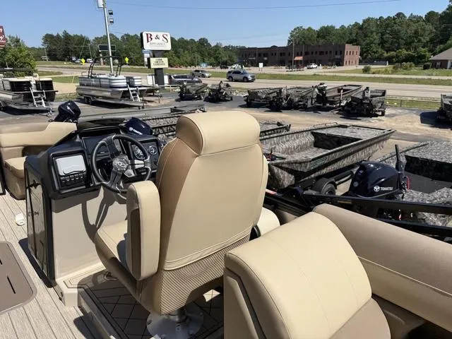 Slide: The Image of Veranda VR22RC XL 2025 - 15