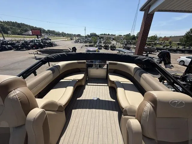 Slide: The Image of Veranda VR22RC XL 2025 - 22