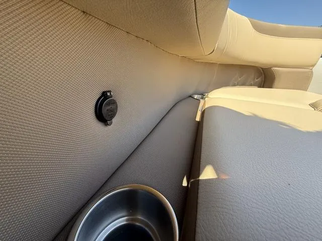 Slide: The Image of Veranda VR22RC XL 2025 - 23