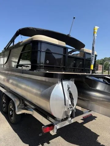 Slide: The Image of Veranda VR22RC XL 2025 - 4