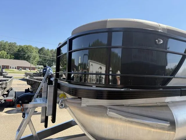 Slide: The Image of Veranda VR22RC XL 2025 - 8