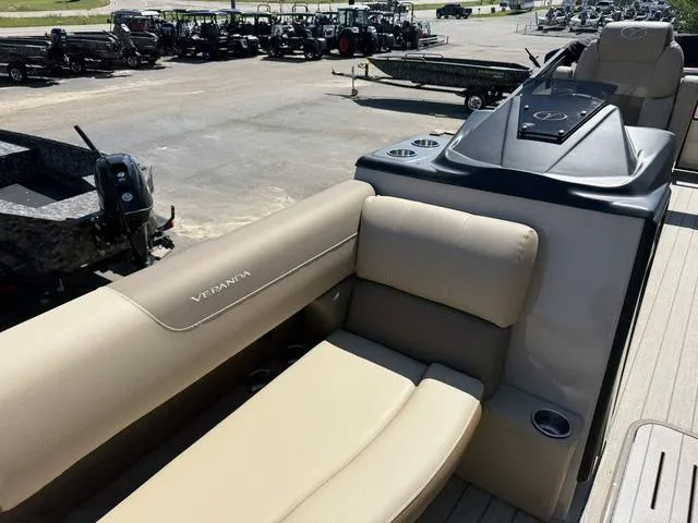 Slide: The Image of Veranda VR22RC XL 2025 - 9