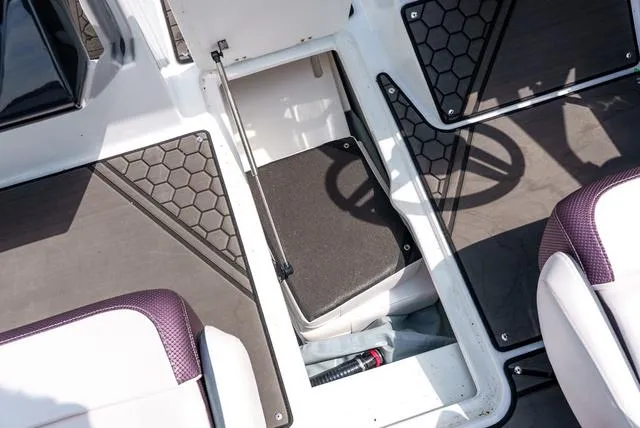 Slide: The Image of Scarab 195 Wake ID 2024 - 11