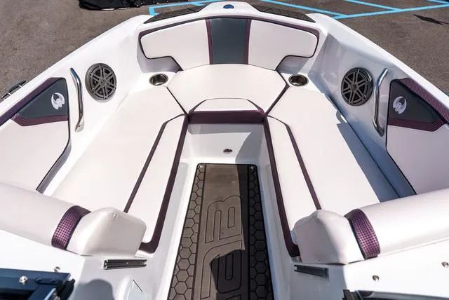 Slide: The Image of Scarab 195 Wake ID 2024 - 12