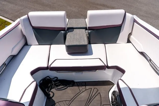 Slide: The Image of Scarab 195 Wake ID 2024 - 4