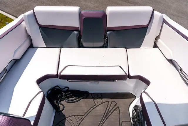 Slide: The Image of Scarab 195 Wake ID 2024 - 5