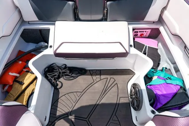 Slide: The Image of Scarab 195 Wake ID 2024 - 7