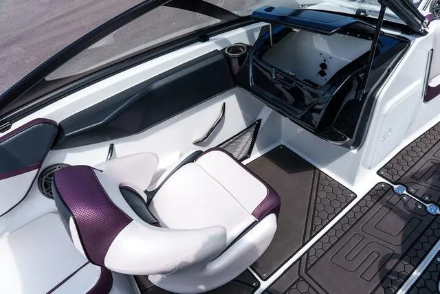 Slide: The Image of Scarab 195 Wake ID 2024 - 8