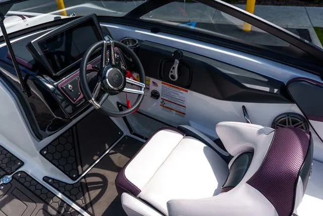 Slide: The Image of Scarab 195 Wake ID 2024 - 9