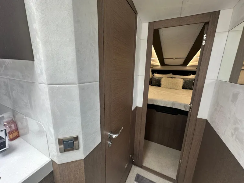 Slide: The Image of Galeon 425 HTS 2021 - 63