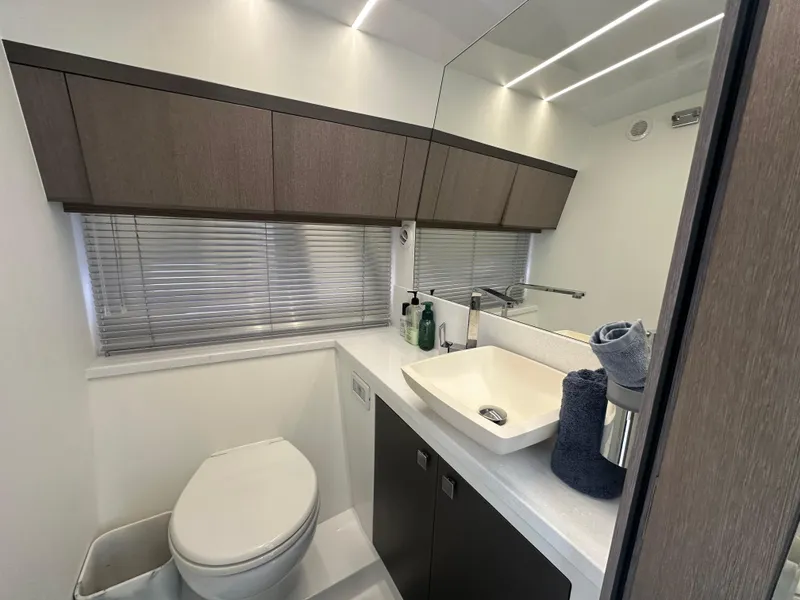 Slide: The Image of Galeon 425 HTS 2021 - 64