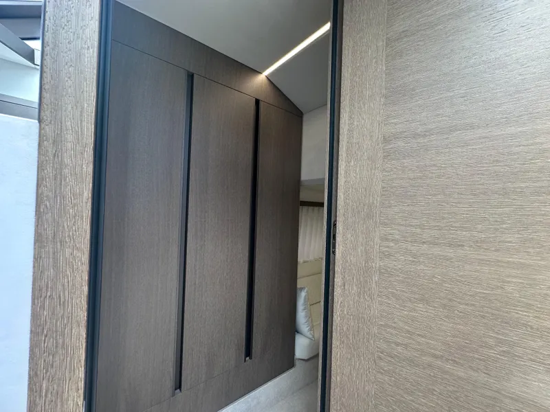 Slide: The Image of Galeon 425 HTS 2021 - 68