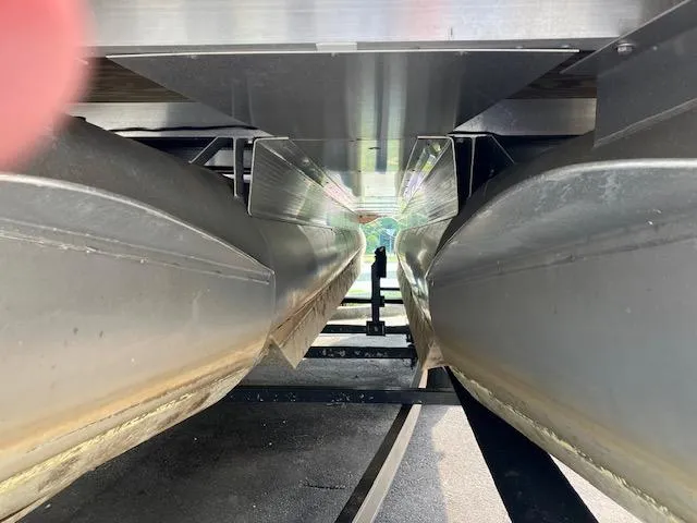 Slide: The Image of Underneath view of a 2007 Bennington 2275QXi pontoon boat on a trailer. - 10