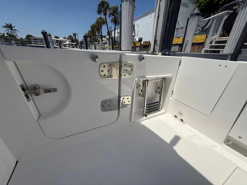 Slide: The Image of Edgewater 262CX Crossover 2022 - 54