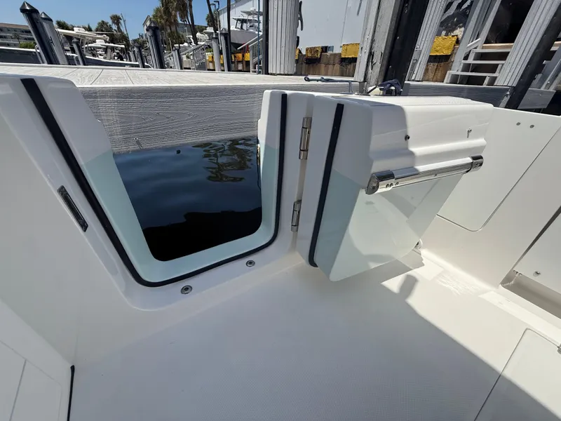 Slide: The Image of Edgewater 262CX Crossover 2022 - 55