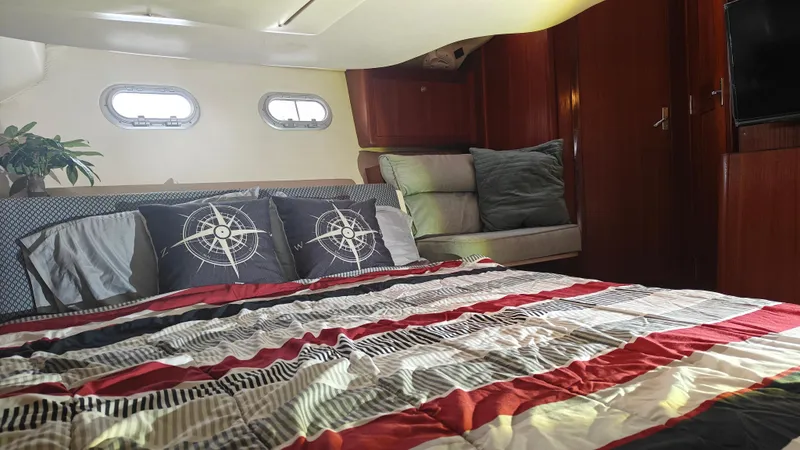 Slide: The Image of Hunter 410 1998 - 50