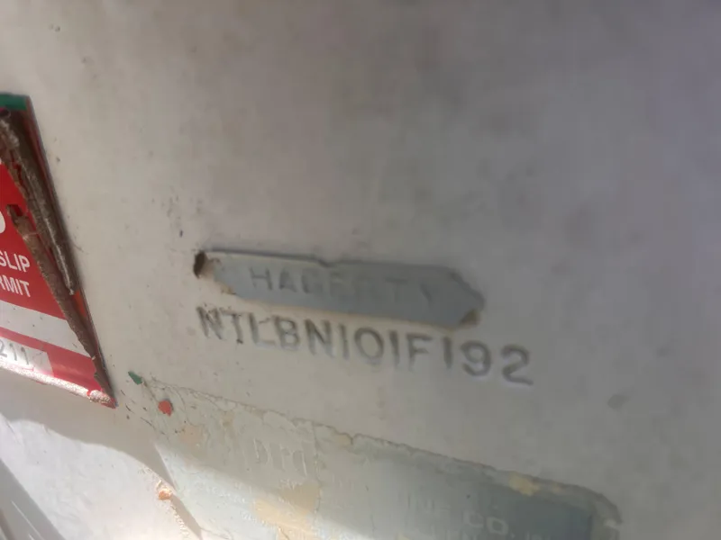 Slide: The Image of 1992 Grady-White 22 Seafarer boat identification number on hull. - 37