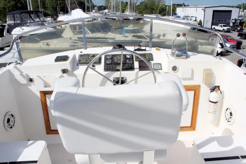 Slide: The Image of Helm of 2000 Island Gypsy 32 boat with steering wheel and controls. - 15