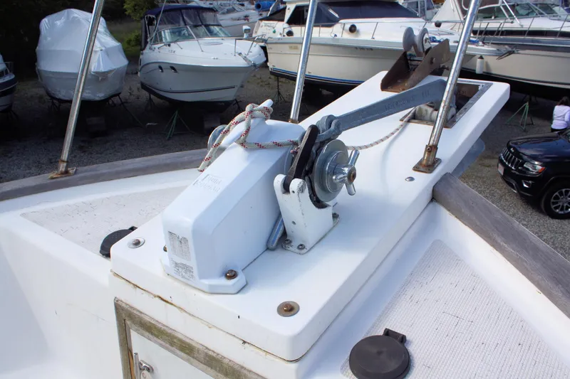 Slide: The Image of Anchor winch on 2000 Island Gypsy 32 boat, surrounded by other docked vessels. - 5